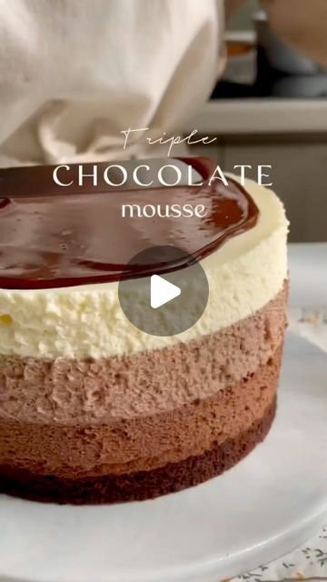 Matcha Mousse Cake, Baking Chocolate Cake, Milk Gelatin, Cake Matcha, Triple Chocolate Mousse, No Bake Chocolate Cake, Triple Chocolate Mousse Cake, Chocolate Mousse Cake Recipe, Specialty Cupcakes