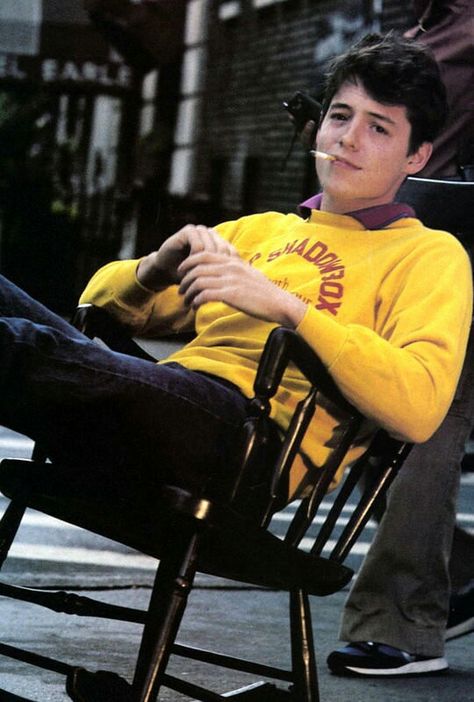 Matthew Broderick. (1983) Mathew Broderick 80s, Matthew Broderick 90s, Matthew Broderick 80s, Matthew Broderick Young, Ferris Bueller’s Day Off, Julie Harris, Matthew Broderick, Ferris Bueller, Life Moves Pretty Fast