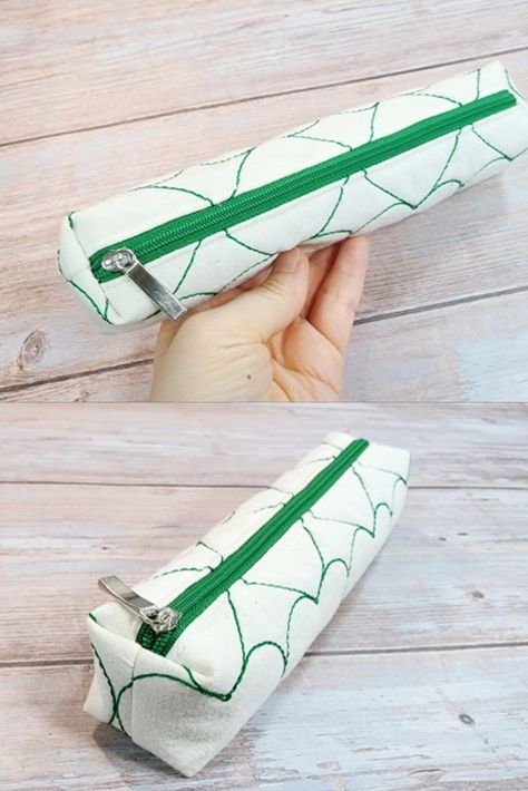 Easy to make!! How to make a cute mini pencil zipper pouch How To Make A Pencil Case, Pencil Bag Sewing Pattern, Pencil Pouch Tutorial, Pencil Pouch Diy, Pencil Case Sewing, Diy Pencil Case, Retreat Ideas, Pouch Diy, Zipper Pouch Tutorial