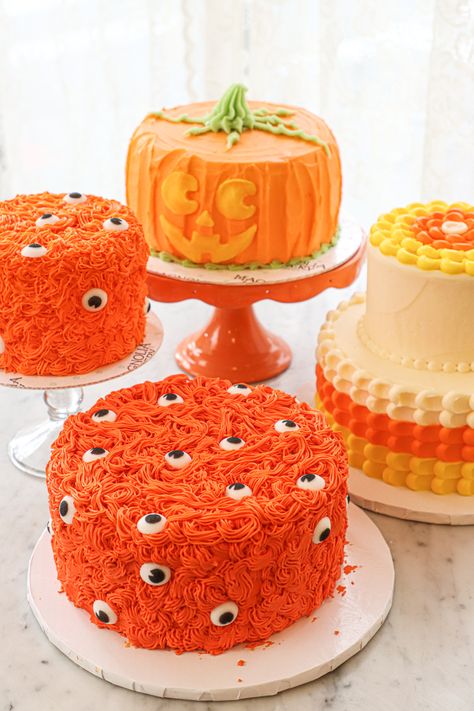 Halloween Pumpkin Cake Design, Small Halloween Cakes, October Cakes Birthday, Halloween Decorated Cakes, Wedding Cake Sheet Cake, Halloween Sheet Cake, Halloween Party Cake, Party Cake Ideas, Halloween Cake Design