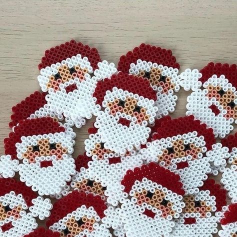 Santa Perler Beads, Christmas Fuse Beads, Hama Beads Patterns Christmas, Perleplader Ideas Disney, Christmas Hama Beads, Perler Christmas, Melted Beads, Xmas Beads, Ironing Beads