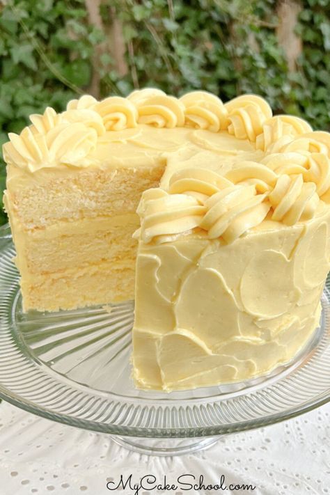 Lemonade Layer Cake Lemon Layered Cake, Best Lemon Layer Cake, 3 Layer Lemon Cake, Lemon Layer Cake Recipe, Fruity Cakes, Lemon Velvet Cake, Lemon Layer Cake, My Cake School, Lemonade Cake