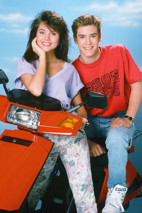 65 Most Adorable Couples in TV History 90s Couples Fashion, Save By The Bell, 90s Couples, Tiffani Amber Thiessen, Bell Pictures, Zack Morris, Kelly Kapowski, Best Tv Couples, Tiffani Thiessen