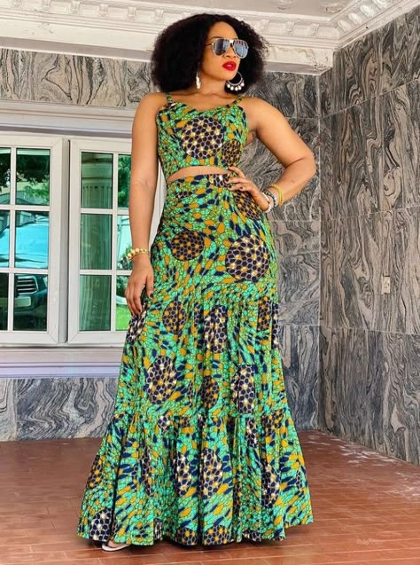 Amazing Ways to Rock Green Coloured Ankara Styles. - Stylish Naija Print Maxi Dress Outfit, Elegant Skirt Outfits, Ankara Crop Top, Stylish Naija, African Attire Dresses, African Fabric Dress, Long African Dresses, Ankara Dress Styles, Teen Shows