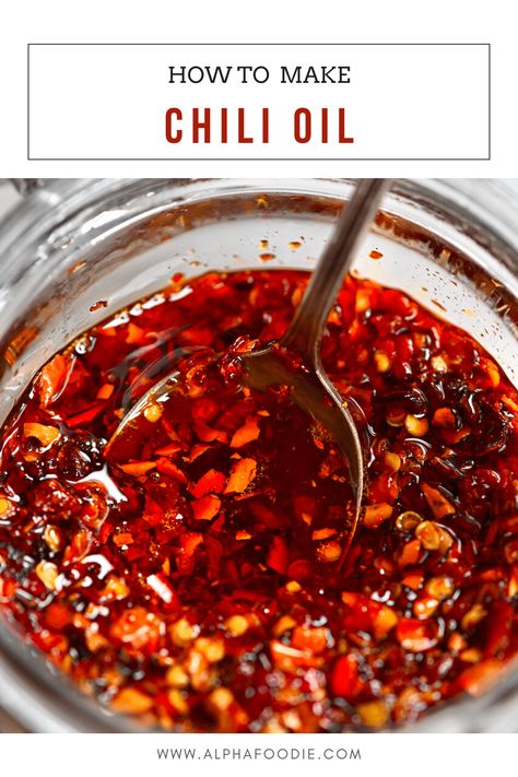 Make Chili Oil, Szechuan Green Beans, Hot Chili Oil, Chili Oil Recipe, How To Make Chili, Chili Oil, Vegan Condiments, Hot Chili, Simple Recipe