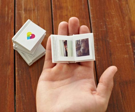 Holiday Gift Guide 2014: Best creative photo gifts to give this holiday season. Creative Photo Gifts, Photo Album Book, Unique Photos, Crafts Hacks, Creative Photos, Photo Craft, Photo Instagram, Mini Books, Instagram Foto