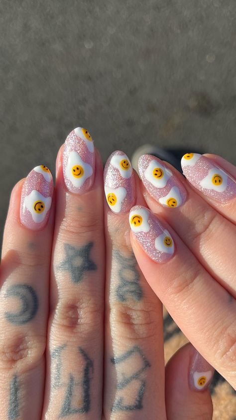 AD Sparkles & smiley eggs 🍳✨🪩🍳✨🪩🍳✨🪩🍳✨🪩 Hand painted using @the_gelbottle_inc Northern Lights, Daisy, Butter & Jet Black 🍳🍳🍳🍳🍳 | Instagram Nails For Vacation, Perfect Cute, Simple Gel Nails, Cute Summer Nails, Manicure Y Pedicure, Dream Nails, Funky Nails, Fancy Nails, Chic Nails