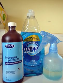 The ultimate stain remover that actually works on a seriously set in stain! Never buy oxyclean again! The mixture is 1 tsp. Dawn dishwashing detergent 3-4 tablespoons of hydrogen peroxide couple tablespoons of baking soda. Scrub on with a scrubbing brush :) Baking Soda Scrub, Scrubbing Brush, Homemade Cleaning Products, Household Cleaning Tips, Diy Cleaners, Cleaning Recipes, Dishwasher Detergent, Hydrogen Peroxide, Cleaners Homemade