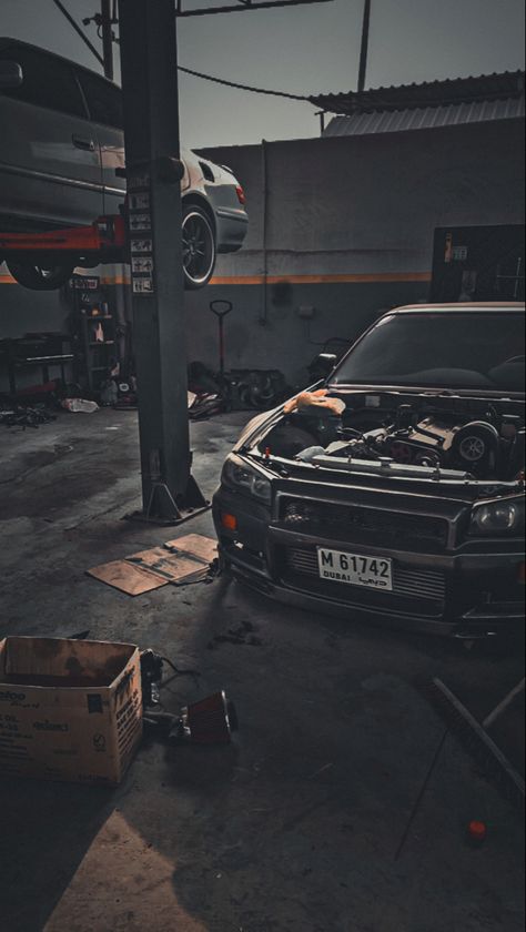 Mechanic Wallpaper Iphone, Mechanic Wallpaper, Gtr Iphone Wallpaper, Drift Tengoku, Nissan R34, Gtr Car, Skyline Gtr R34, Cool Nike Wallpapers, Garage Style