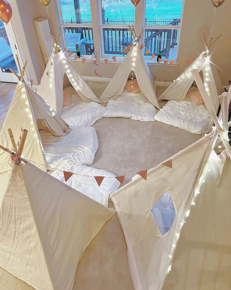 Teepee Birthday Party, Preppy Birthday Sleepover Tents, Tepee Sleepover Ideas, Teepee Sleepover Party, Sleepover Ideas Tents Teepees, Teepee Tent Sleepover Party Diy, Spa Sleepover Party, Slumber Party Decorations, Sleepover Room