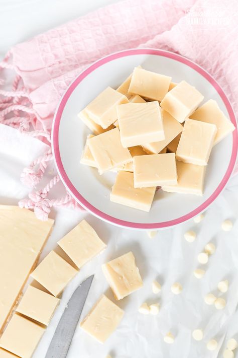 Easy Vanilla Fudge Recipe, Easy Vanilla Fudge, Sees Fudge Recipe, Vanilla Fudge Recipe, Vanilla Fudge Recipes, Chocolate Fudge Topping, Homemade Fudge Recipes, Christmas Baking Cookies, Chocolate Peanut Butter Fudge