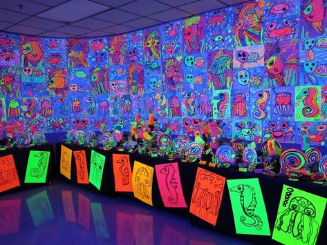 In the Art Room: Glow Gallery! | Cassie Stephens | Bloglovin’ Neon Art Projects, Glow Gallery, Shape Lessons, Glow Games, Art Glow, Cassie Stephens, Elementary Lessons, Glow Art, Neon Museum