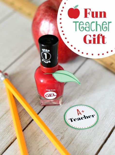 First Day of School Gifts for Teachers. Teacher gifts do not need to be stressful! Look how cute and simple this gift is. Perfect for back to school! #backtoschool #teacher #teachergift Fun Teacher Gifts, Sharpie Teacher Gift, School Gifts For Teachers, First Day Of School Gifts, Boyfriend Gift Ideas, First Day Of School Teacher, Teacher Birthday Gifts, Printable Gift Cards, Pencil Gift