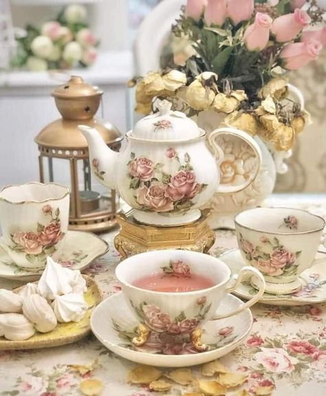 Victorian Teacups, Victorian Tea Sets, Victorian Tea Room, English Tea Party, Tea Time Food, Summer Tea, Tea For One, Cream Tea, Teapots And Cups