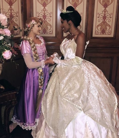 Best Duo Costumes, Fav Princess, Real Disney Princesses, Princess Photography, Disneyland Characters, Rapunzel Costume, Duo Costumes, Disney Face Characters, Disney Dreams