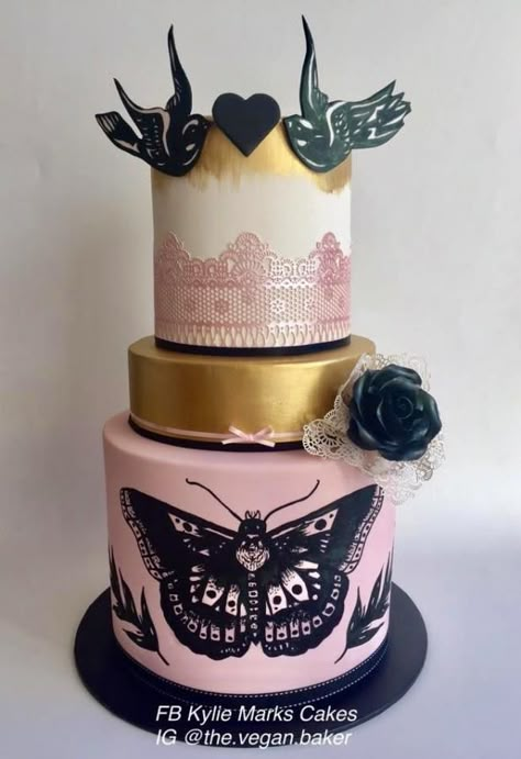 My daughter's 17th birthday cake - Harry Styles tattoo inspired by Kylie Marks Harry Styles Cake, 17th Birthday Cake, One Direction Birthday, 17 Doğum Günü, One Direction Cakes, Tattoo Cake, 17. Geburtstag, Harry Styles Birthday, One Direction Cake