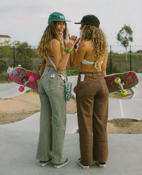 Beachy Skater Outfits, Granola Festival Outfit, Granola Girl Concert Outfit, Boho Skater Style, Summer Outfits Skater, Skater Girl Hair, Summer Granola Girl Fits, Granola Concert Outfit, Skater Style Girl