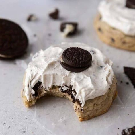 The best Crumbl cookies and cream milk shake cookies - Lifestyle of a Foodie Crumbl Recipes, Cookies And Cream Cookie, Milkshake Cookies, Cookies And Cream Milkshake, Cookies And Cream Frosting, Crumble Cookie Recipe, Lifestyle Of A Foodie, Crumble Cookie, Crumble Cookies