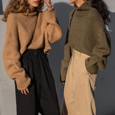 OAK + FORT on Instagram: “This cropped turtleneck sweater has a relaxed fit accentuated by its dropped shoulders and extended sleeves. Turtleneck Sweater 3581 Pant…” Cropped Turtleneck Sweater, Dark Academia Fashion Pants, Cropped Turtleneck, Academia Outfits, Oversized Sweater Women, Dark Academia Fashion, Academia Fashion, Unique Sweaters, Mode Inspo