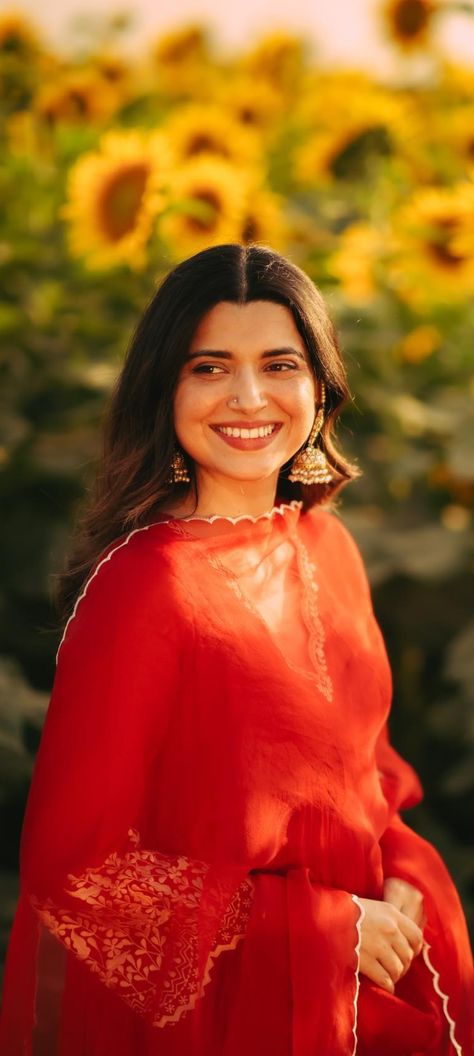 Nimrat Khaira, Red Suit, Red, Quick Saves