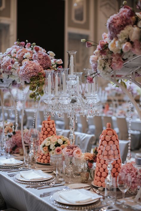 Edible centrepieces. Wedding planning and styling by Natasha Khoo, Peak Xperience. Wedding deco by Peak Atelier. Edible Centerpieces Wedding, Nature Bouquet, Edible Centerpieces, Macaron Tower, Edible Arrangements, St Regis, Bouquet Wedding, Wedding Deco, Pink Wedding