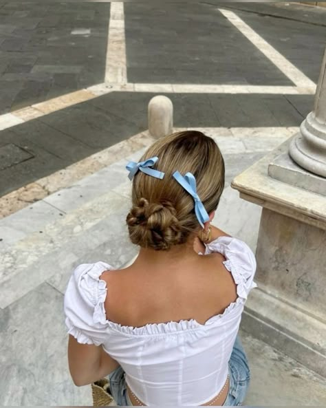 Ribbons Hairstyle, Braids With Bows, Twisted Braids, Ribbon Hairstyle, Hair Stylies, Work Hairstyles, روتين العناية بالبشرة, Back To School Hairstyles, Hair Stylist Life