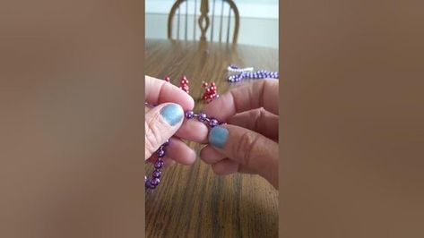 Mardi Gras Beads Balloon Dog Craft Tutorial for Kids Family Classroom Keychain Crafts, Dog Bracelet, Dog Craft, Keychain Craft, Mardi Gras Beads, Beaded Keychain, Dog Crafts, Balloon Dog, Small Beads