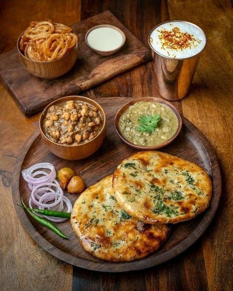 Amritsari Kulcha Photography, Indian Thali Photography, Gourmet Indian Food, Kulcha Photography, Amritsari Kulcha Recipe, Food Photography Indian, Street Food Photography, Amritsari Kulcha, Eating Photography