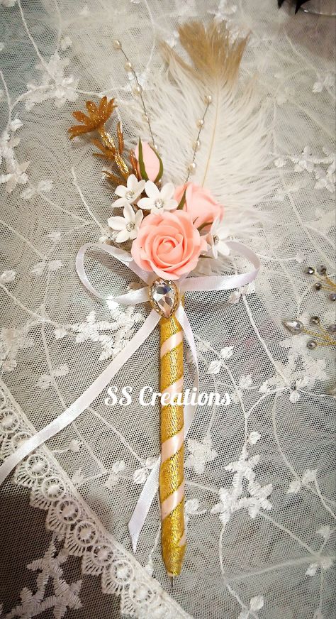 Nikha Pen Design, Nikah Pen Diy, Nikah Accessories, Nikah Mirror, Nikkah Pen, Nikkah Decor, Nikah Pen, Diy Fall Wedding Decorations, Haldi Ceremony Decorations