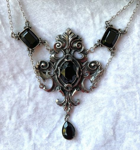 KissOfARedRose - Etsy Alchemy Gothic Jewelry, Gothic Necklaces, Baroque Jewelry, Queen Of The Night, Alchemy Gothic, Gothic Pendant, Jewelry Styling, Bat Earrings, Style Baroque