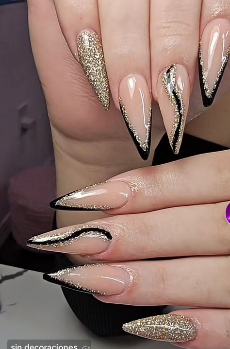 Black And Gold Nails Elegant, Old Hollywood Nails Designs, Black And Gold Oval Nails, Black And Gold Coffin Nail Ideas, Black And Gold Nails Long, Formal Black Nails, Black And Gold Nails Almond, Black And Gold Nails Design Classy, Gold And Black Nails Acrylics