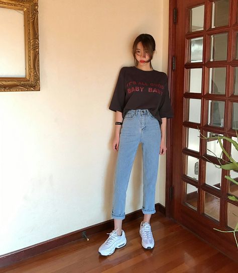 @linaphat Korean Boyfriend Jeans And Tshirt Oversized Tshirt Outfit Casual, Tshirt Outfit Oversized, Oversized Tshirt Outfit Korean, Cake Tshirt, Oversized Tshirt Outfit Jeans, Oversized Tshirt Outfit Summer, Tshirt Outfit Summer, Oversized Tshirt Outfit, Korean Heart