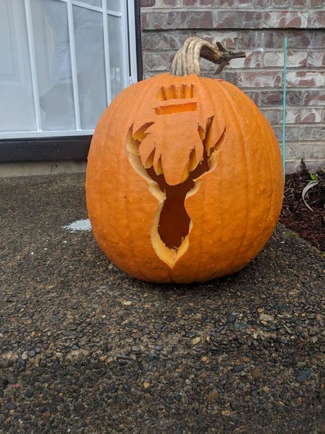 Throne Of Glass Pumpkin Carving, Acotar Pumpkin Carving, Acotar Pumpkin, Castle Pumpkin Carving, Pumping Carving, Castle Decorations, Halloween Castle, Castle Decor, Halloween Pumpkins Painted