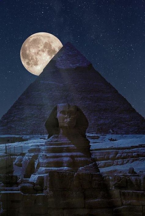 Egypt iPhone Wallpaper Starověký Egypt, شرم الشيخ, Pyramids Egypt, Moonlight Photography, Great Pyramid Of Giza, Shoot The Moon, Moon Pictures, Pyramids Of Giza, Egypt Travel