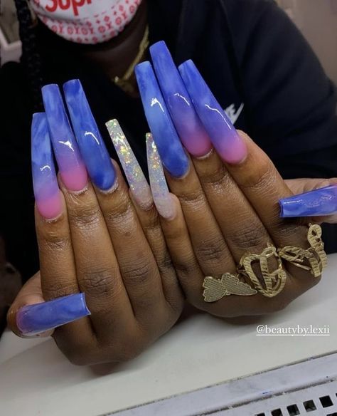 Xxl Curved Nails, Curved Nails Coffin, Extendo Nails, Gold Piercings, Acrylic Nail Designs Classy, Henna Nails, Curved Nails, Colored Acrylic Nails, Exotic Nails