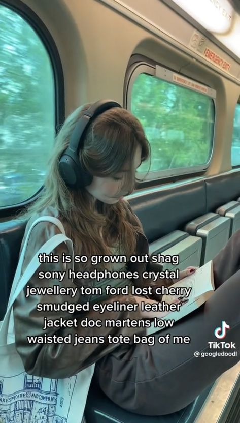 Grown Out Shag, Low Doc Martens, Best Cheap Headphones, Headphone Outfit, Cheap Headphones, Smudged Eyeliner, Fall City, Cute Headphones, Tech Aesthetic