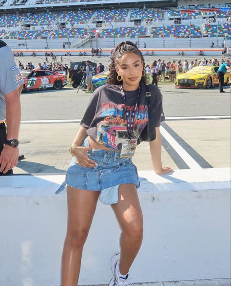 Symphani Soto, Nascar Outfit, Streetwear Summer Outfits, Summer Baddie, Nascar Race, Streetwear Summer, Urban Street Style, My Brother, Photoshoot Poses