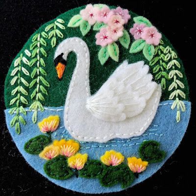 Felt Swan, The Kinks, Penny Rug, Felt Embroidery, Pola Sulam, Felt Brooch, Felt Christmas Ornaments, Felt Applique, Wool Applique