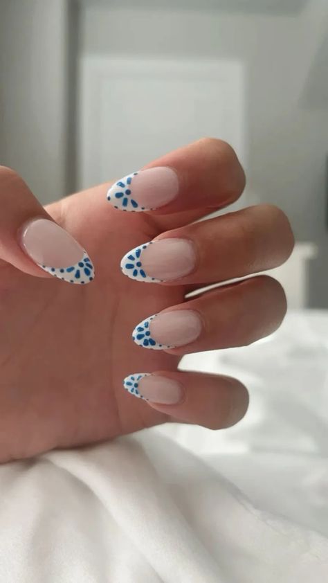 back to school nails Nail Ideas For 13-14, Nail Inspo 11-12, French Tip Stickers, Simplistic Nail Art, Cute Almond Shaped Nails Design, Girly Acrylic Nails Almond, Nails Aethstetic, Nails 2024 Almond, Simple Sns Nails