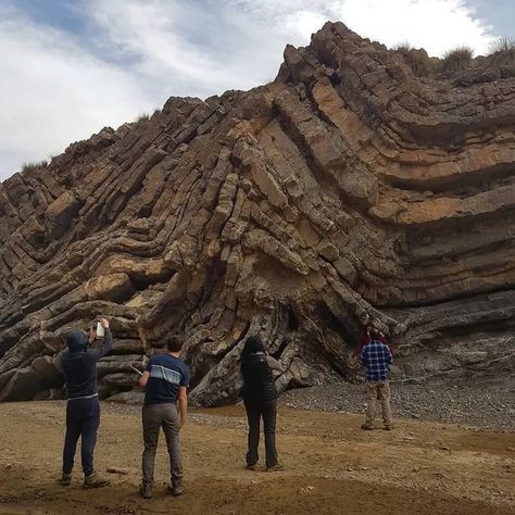 Geology Major Aesthetic, Iris Hawthorne, Geologist Aesthetic, Geology Aesthetic, Fold Geology, Aesthetic Outdoors, Conservation Biologist, Science Earth, Rock Landscape