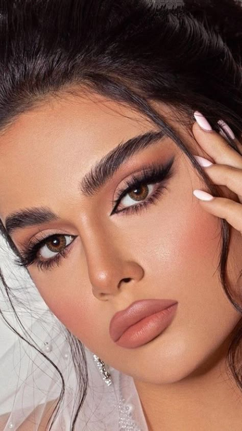 Prom Makeup Tutorial, Graduation Makeup, Prom Makeup Looks, Makeup Mistakes, Elegant Makeup, Beautiful Eye Makeup, Glam Makeup Look, Day Makeup, Prom Makeup