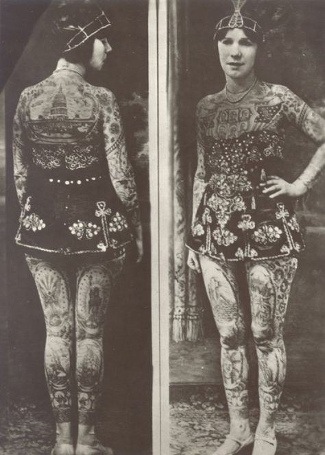 Lady Viola (originally born as Ethel Martin) Covington, Kentucky, 1898; tattooed by Frank Graf (Coney Island) in the 1920s. She became a tattoo attraction, billed as "the most beautiful tattooed woman in the world"; she wasn't only a circus tattooed Historical Tattoos, Circus Tattoo, History Tattoos, Tattoo People, Rome Antique, Portrait Vintage, Old Tattoos, Art Ancien, Vintage Circus