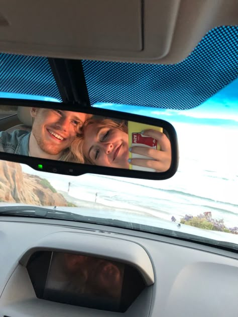 Couple Road Trip Photo Ideas, Cute Couple Car Pics, Aesthetic Selfie Couple, Couple Insta Pics Ideas, Boyfriend Car Pictures, Couple Photos In Car Ideas, First Date Photo Ideas, Car Pictures Couple, Cute Couple Pics In Car