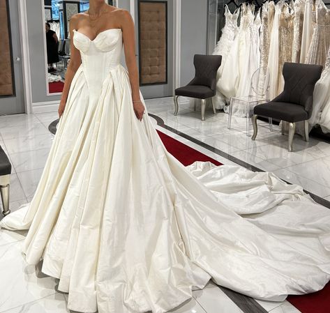 Wedding dress 
Wedding gown
Corset wedding dress
Couture 
2023 bride
2024 bride
Wedding inspo Leah Da Gloria Wedding Dress Antoinette, Leah Da Gloria Anastasia Dress, Leah De Gloria Wedding Dress, Leah Da Gloria Wedding Dress, Leah Da Gloria, Anastasia Dress, Alt Wedding, Purple And Gold Wedding, Antoinette Dress