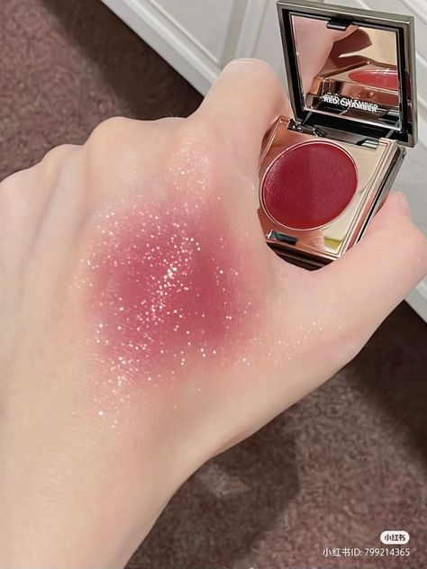 Blush Eyeshadow, Simple Makeup Tips, Kawaii Makeup, Makeup Accesories, Magical Makeup, Ethereal Makeup, Red Makeup, Unique Makeup, Fancy Makeup