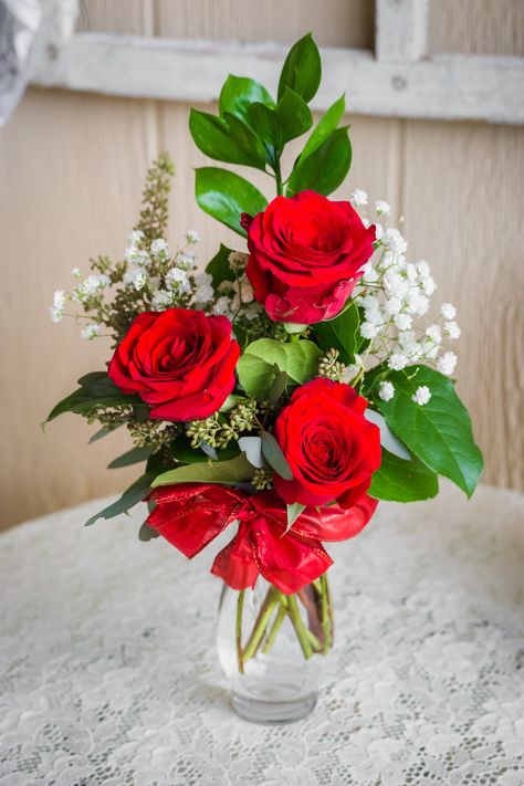 Valentine Flower Arrangements, Three Roses, Rose Flower Arrangements, Easter Flower Arrangements, Large Flower Arrangements, Fountain Design, Flower Arrangements Simple, Valentines Flowers, Rose Arrangements