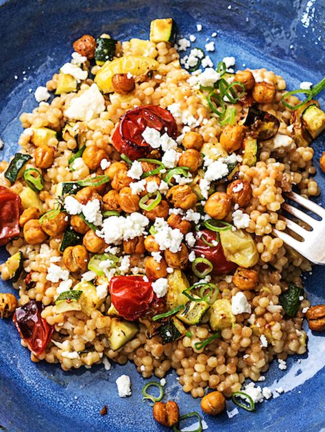 Lunch Stuff, Veggie Mains, Mediterranean Couscous, Hello Fresh Recipes, Couscous Recipes, Easy Vegetarian Recipes, Cous Cous, Chickpea Recipes, Fresh Recipes