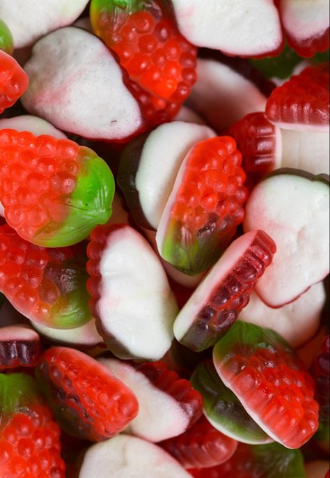 Strawberry & Cream Gummies Strawberry Gummies, Strawberry Gummy, Strawberry Clothing, Wallpers Pink, Movie Snacks, Strawberry Cream, I Want To Eat, Candy Land, Strawberries And Cream