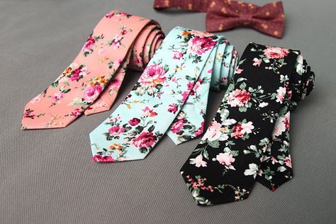 Floral tie skinny retro by MYTIESHOP on Etsy Floral Ties, Tie Ideas, Floral Necktie, Men With Street Style, Ties For Men, Moda Chic, Tie Men's, The Perfect Guy, Wedding Ties