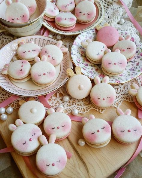 These Animal Macarons Turn The Classic French Pastry Into Adorable Edible Zoo - I Can Has Cheezburger? Kue Macaroon, Macaron Cookies, Kawaii Dessert, Fine Dining Recipes, Gourmet Desserts, Cute Baking, Macaron Recipe, Think Food, French Pastries